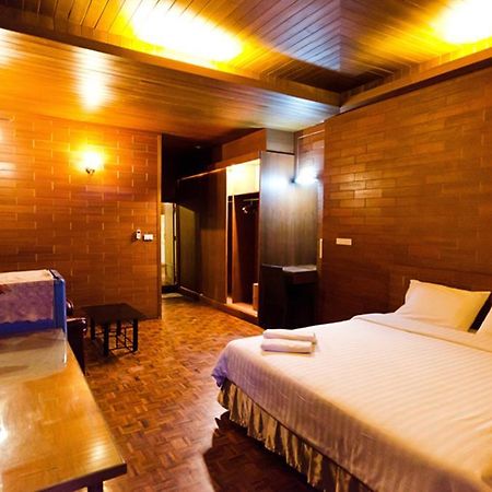 Eight Plus Hotel Bangkok Exterior photo