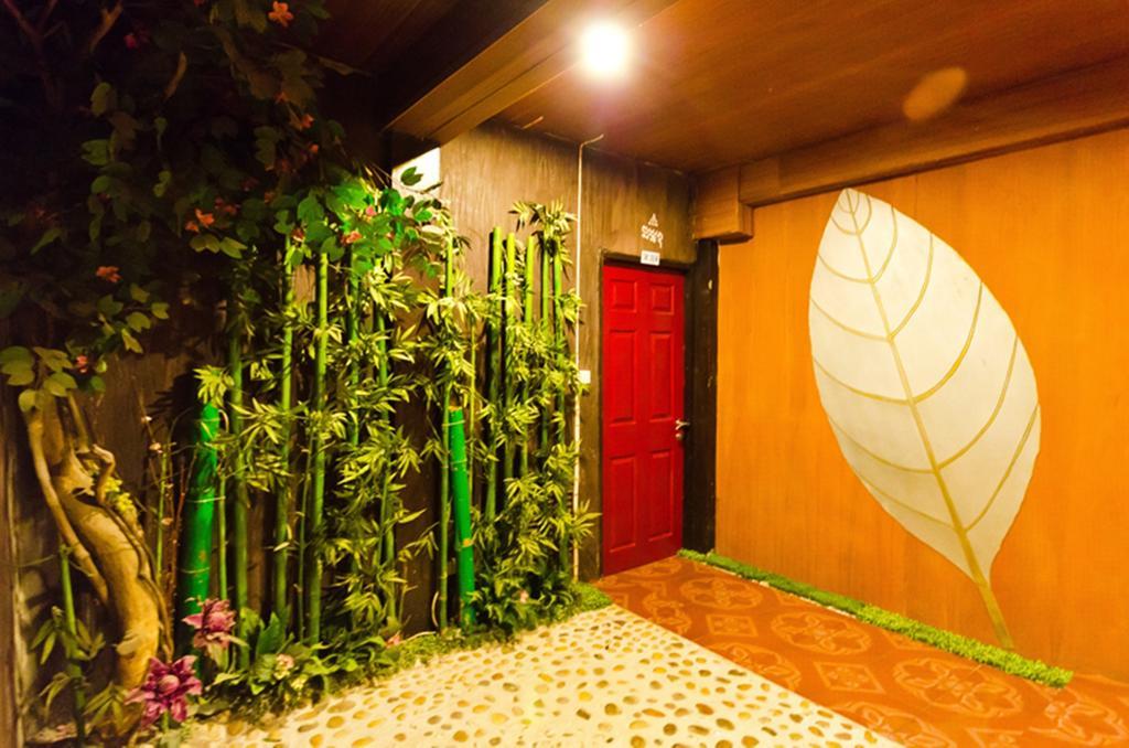 Eight Plus Hotel Bangkok Exterior photo