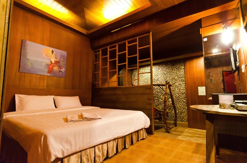 Eight Plus Hotel Bangkok Room photo