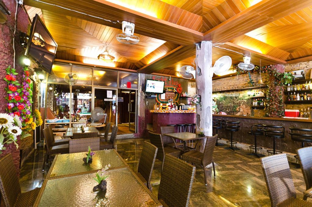 Eight Plus Hotel Bangkok Exterior photo